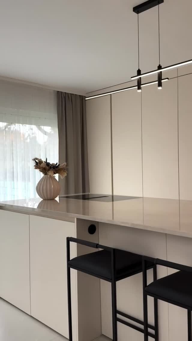 Beige keramiek keuken